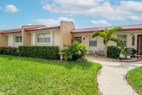 122 Lake Barbara Dr, West Palm Beach, FL 33411