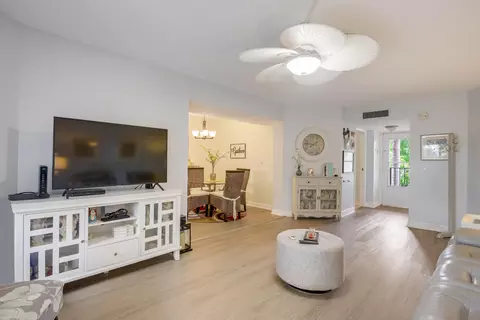 3810 Via Poinciana #402, Lake Worth, FL 33467