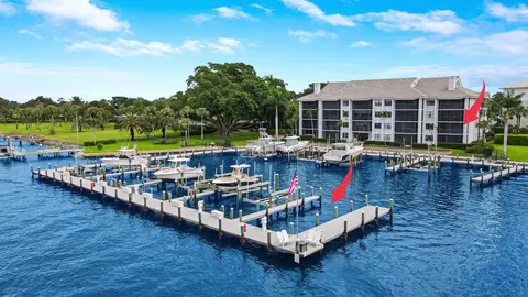 521 Bay Colony Dr N #AND  19, Juno Beach, FL 33408