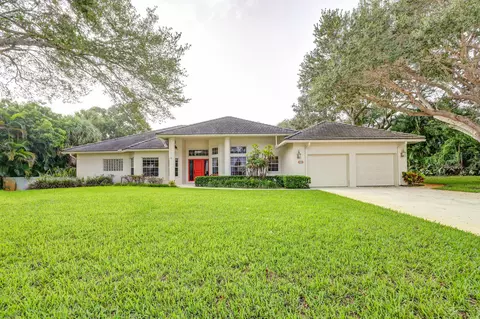 9 Oakwood Dr, Sewalls Point, FL 34996