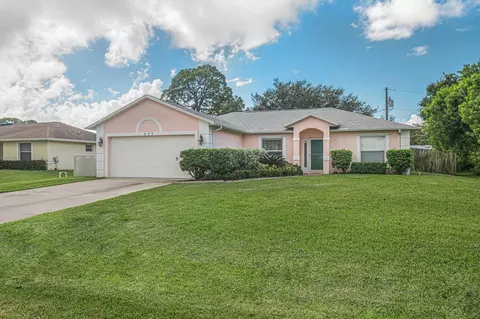 690 SE Crescent Ave, Port Saint Lucie, FL 34984