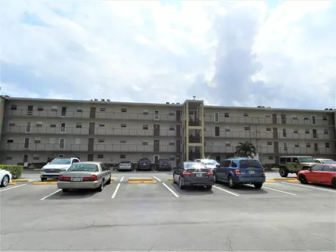 225 Bonnie Blvd #209, Palm Springs, FL 33461