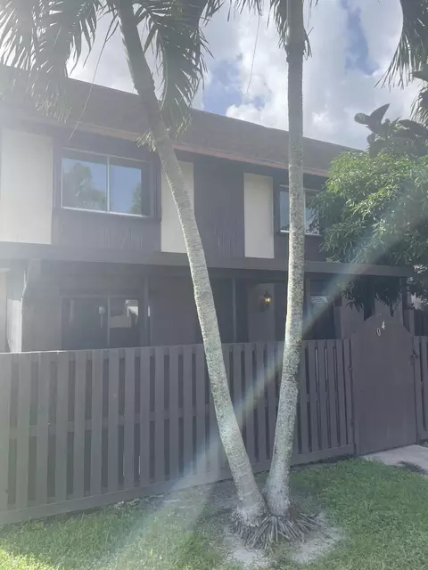 2148 Sherwood Forest Blvd #4, West Palm Beach, FL 33415