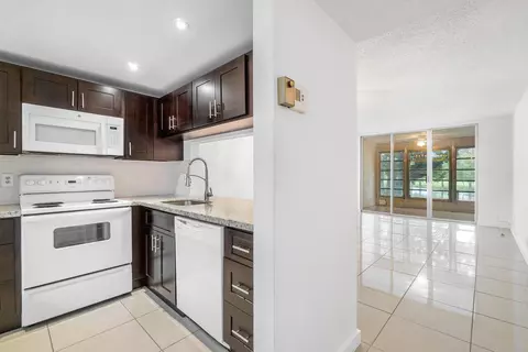 9235 Lagoon Pl #205, Davie, FL 33324
