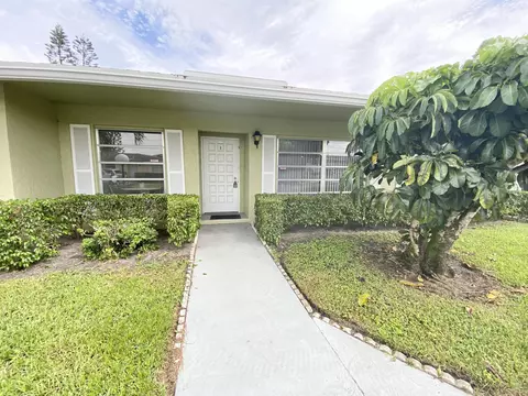 1040 N Palm Ln #B, Delray Beach, FL 33445