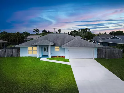 2562 SE Marseille St, Port Saint Lucie, FL 34952