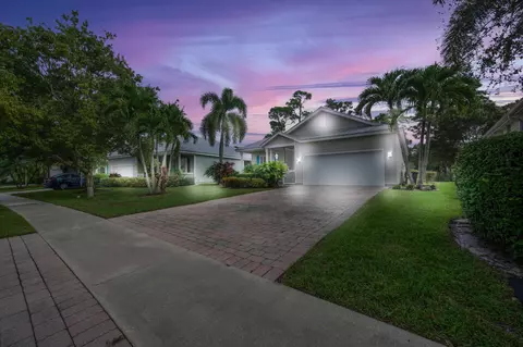 536 NE Canoe Park Cir, Port Saint Lucie, FL 34983