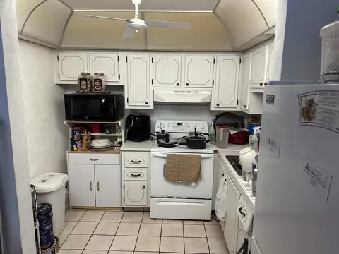 282 Seville L #282, Delray Beach, FL 33446