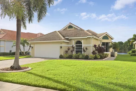 834 SW Lake Charles Cir, Port Saint Lucie, FL 34986