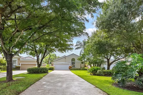 4754 Carlton Golf Dr, Lake Worth, FL 33449