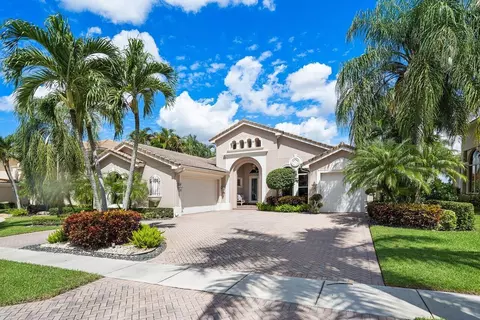 8905 Valhalla Dr, Delray Beach, FL 33446