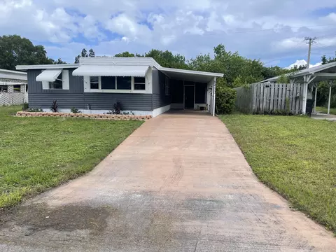 8413 SE Sandy Ln, Hobe Sound, FL 33455