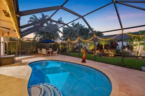 90 Cedar Ln, Boynton Beach, FL 33436