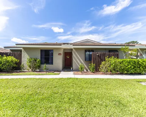143 Meadows Dr, Boynton Beach, FL 33436