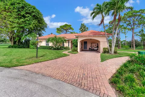 11 Fairway Dr, Boynton Beach, FL 33436