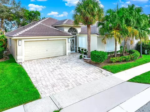 7751 Edinburough Ln, Delray Beach, FL 33446