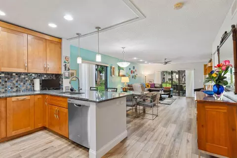 52 Stratford Ln #A, Boynton Beach, FL 33436