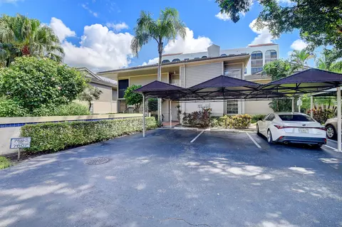 7593 Cinebar Dr, Boca Raton, FL 33433