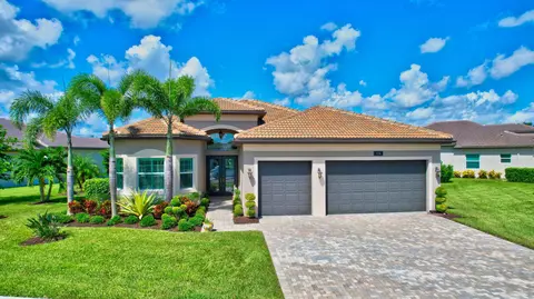 9296 Seahorse Bay Dr, Boynton Beach, FL 33473