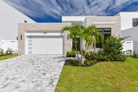 695 Kingsbridge St, Boca Raton, FL 33487