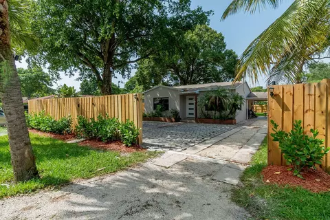 1041 NW 7th Ave, Fort Lauderdale, FL 33311