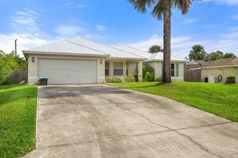 5814 Shannon Dr, Fort Pierce, FL 34951