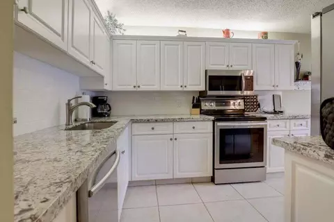 10155 Mangrove Dr #103, Boynton Beach, FL 33437