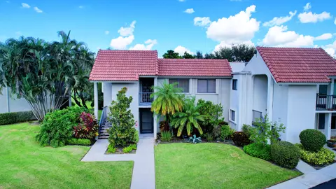 5631 Fairway Park Dr #201, Boynton Beach, FL 33437