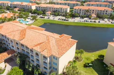2 Harbour Isle Dr E #PH-05, Fort Pierce, FL 34949