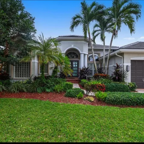 19552 Saturnia Lakes Dr, Boca Raton, FL 33498