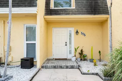 525 SW 1st Ct, Boynton Beach, FL 33435