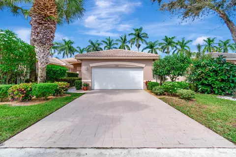 9647 Crescent View Dr N, Boynton Beach, FL 33437
