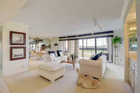 1575 Bridgewood Dr, Boca Raton, FL 33434