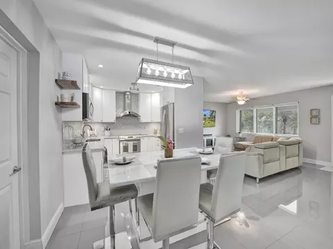 441 SE 4 St, Deerfield Beach, FL 33441