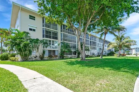 2669 Garden Dr #410, Lake Worth, FL 33461