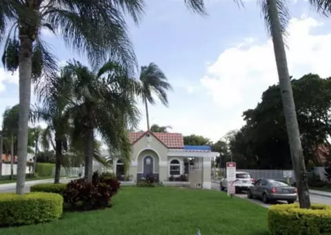 303 Freedom Ct, Deerfield Beach, FL 33442