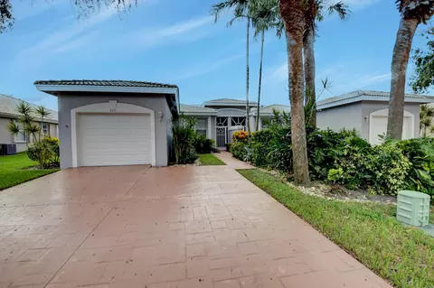 9571 Crescent View Dr N, Boynton Beach, FL 33437