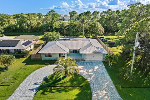 2226 SE Grand Dr, Port Saint Lucie, FL 34952