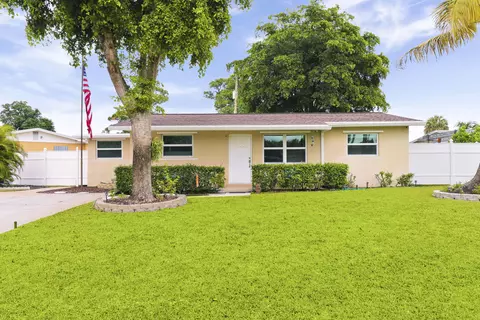 774 Sarazen Dr, West Palm Beach, FL 33413