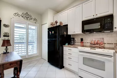 3376 Lucerne Park Dr #2B, Greenacres, FL 33467