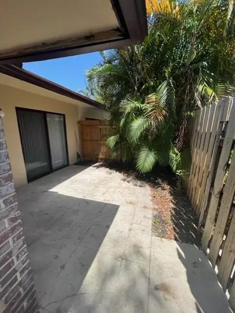 4322 Woodstock Dr #C, West Palm Beach, FL 33409