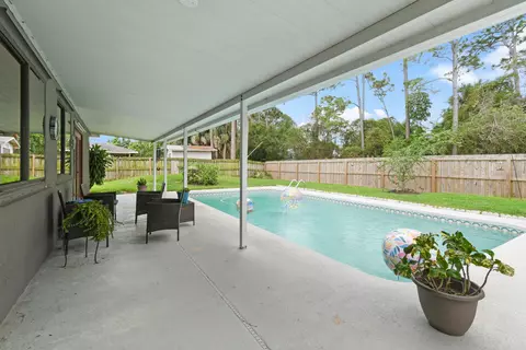 1410 SE Manth Ln, Port Saint Lucie, FL 34983