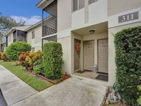 311 Gardens Dr #204, Pompano Beach, FL 33069