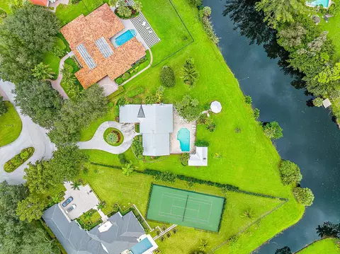 5561 Whirlaway Rd, Palm Beach Gardens, FL 33418