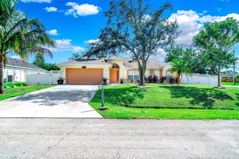 897 SW Curry St, Port Saint Lucie, FL 34983