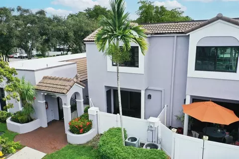 11612 NW 11th St, Pembroke Pines, FL 33026