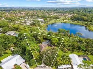 5901 Piney Ct, Greenacres, FL 33463