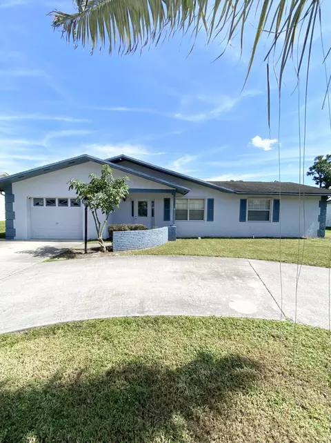 1117 SE Airoso Blvd, Port Saint Lucie, FL 34983