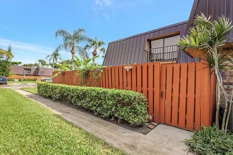 5999 SE Windsong Ln, Stuart, FL 34997 photo 1
