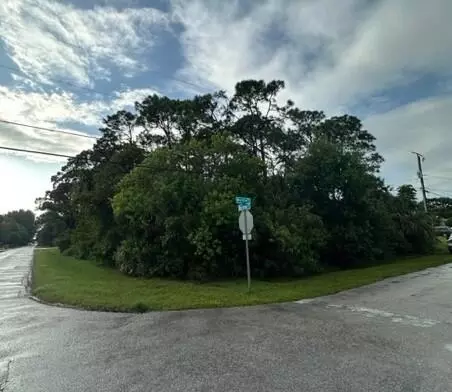 5903 Myrtle Dr, Fort Pierce, FL 34982